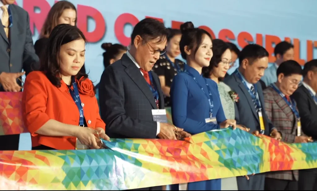 Opening ribbon-cutting at HawaExpo 2024