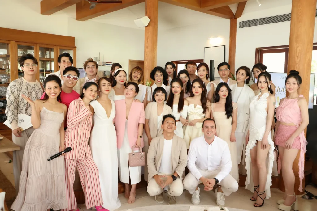Verites influencer group photo
